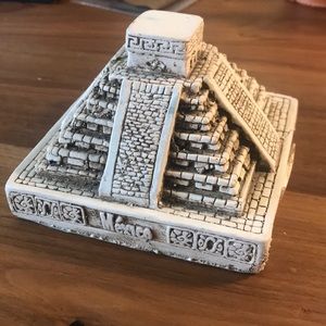 Cancun pyramid model